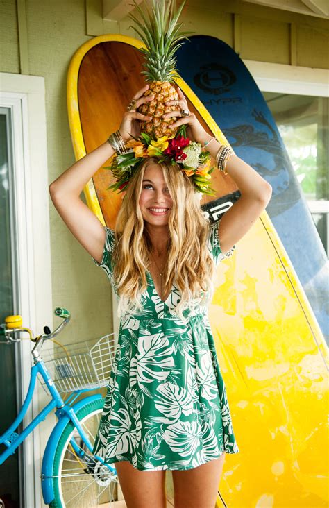 Tropical Paradise - Summer Photoshoot Outfit Ideas